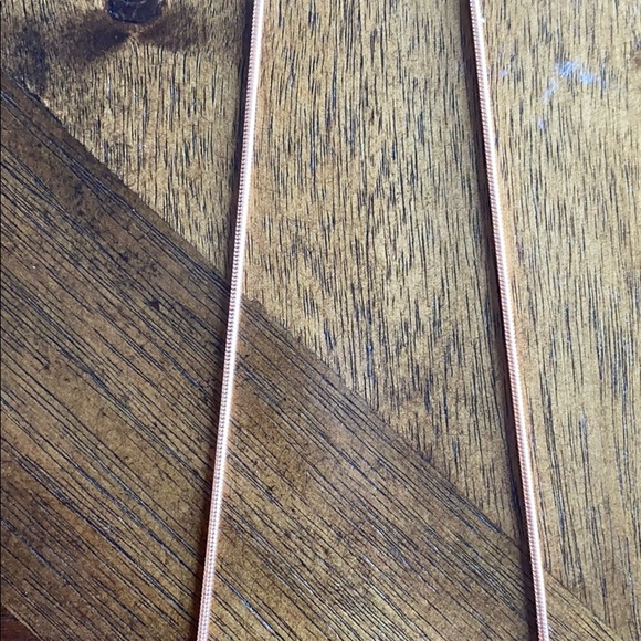 ROSE GOLD “V” NECKLACE - Picture 3 of 3